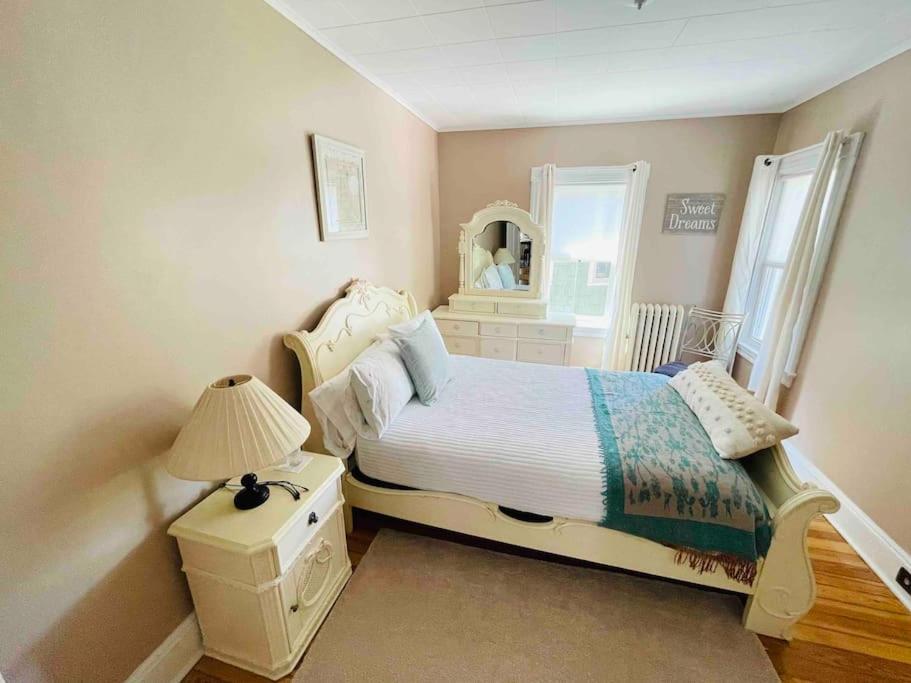 Delightful 2Br Apartment With Balcony - 15 Min From Mohegan Sun- Foxwoods Casinos & Mystic New London Dış mekan fotoğraf